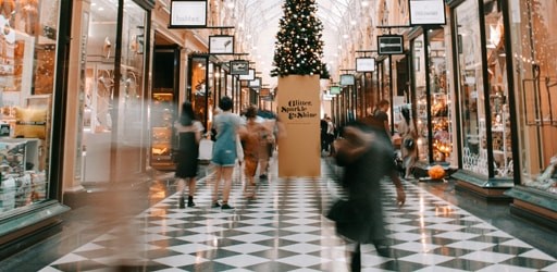 image de l'intérieur d'une galerie marchande