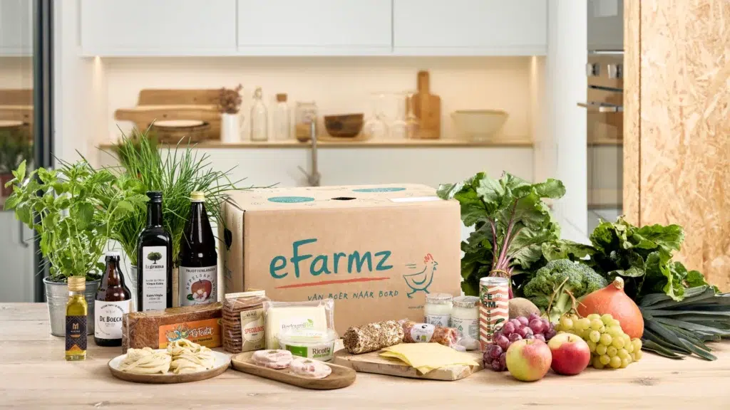 Box repas efarmz entourée de fruits et légumes